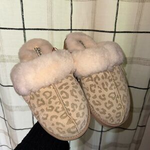 Women's Fireside by Dearfoams Sydney Genuine Shearling Scuff Slipper